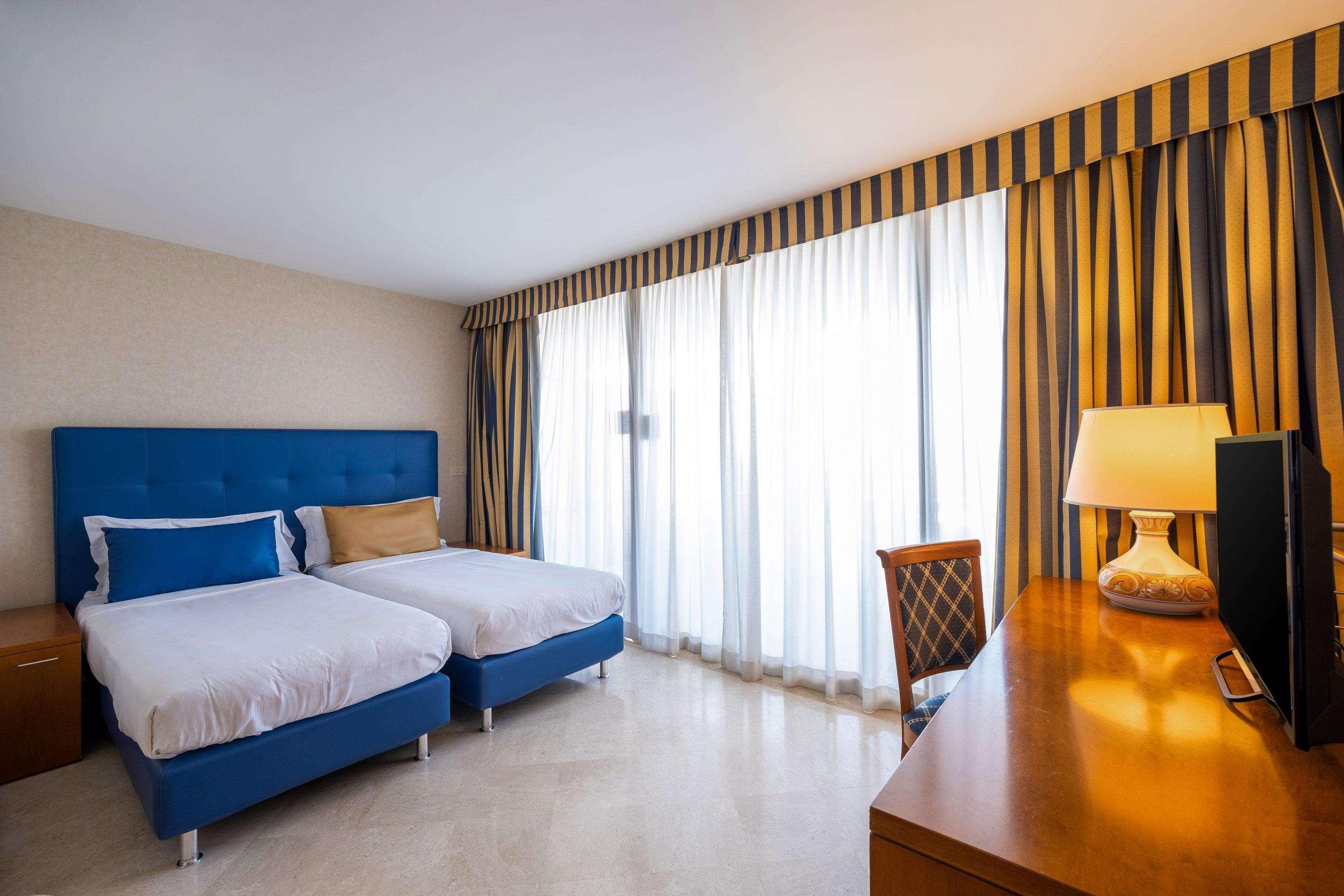 Rome Airport Hotel Фиумичино Екстериор снимка